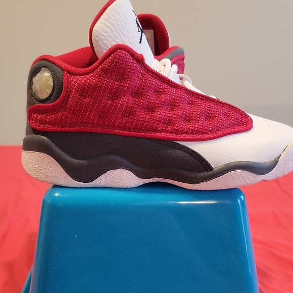 Air Jordan Retro 13 Kid Sneakers - Picture 2 of 5
